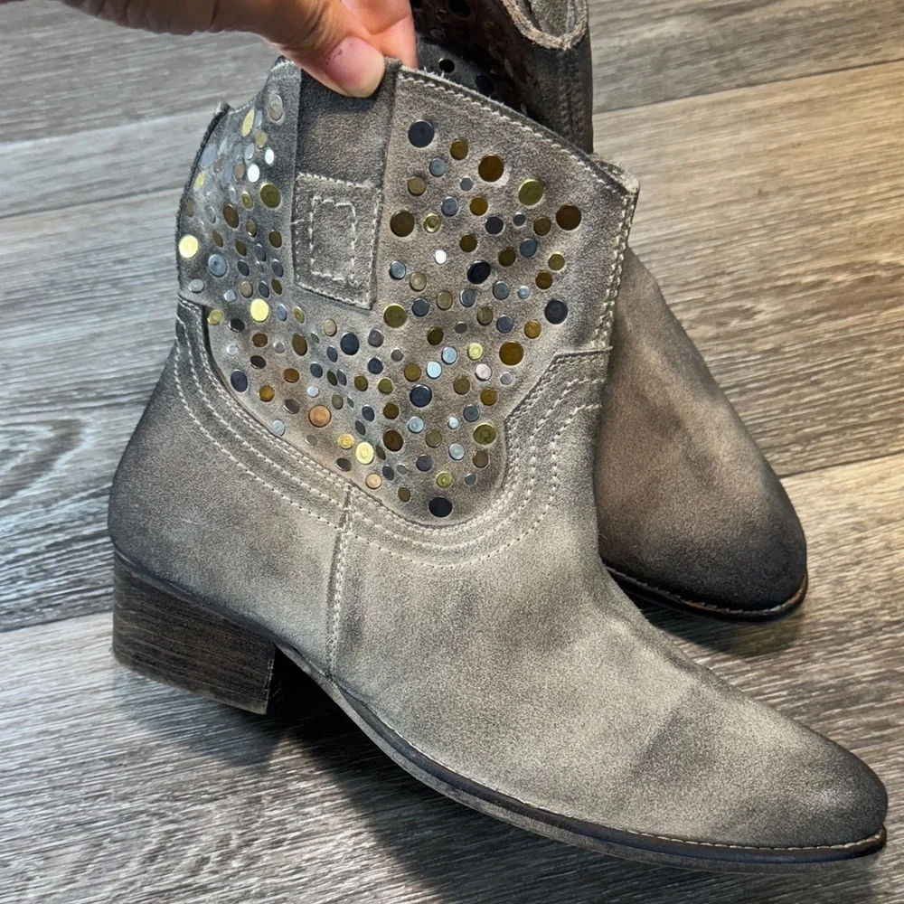 Diba Tan Ankle Booties woman’s size 9 (s193)